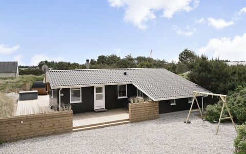 Rolfkarl - 500M from the Sea: Cottage, Shed, Hut, Farmhouse, Prairie, Shack, Barn, Log Cabin, Garden Buildings