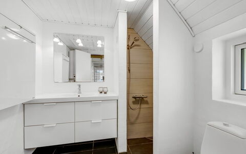 Laetitita - from the Sea: Flooring, Plumbing Fixture, Floor, Bathroom, Sink, Bathroom Sink, Wood, Bathroom Cabinet, Interior Design, Ceiling