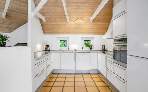 Laetitita - from the Sea: Flooring, Wood, Kitchen, Interior Design, Ceiling, Floor, Countertop, Wood Flooring, Home, Furniture