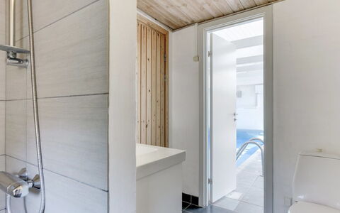 Laetitita - from the Sea: Flooring, Floor, Plumbing Fixture, Wood, Bathroom, Interior Design, Ceiling, Toilet, Sink, Plumbing