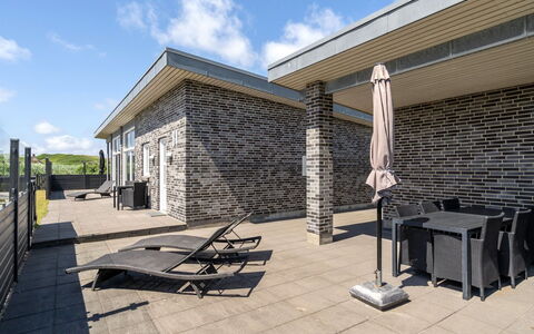 Synthia - 300M from the Sea: Estate, Farm