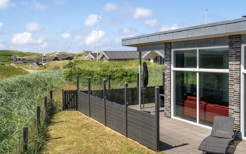 Synthia - 300M from the Sea: Estate, Farm