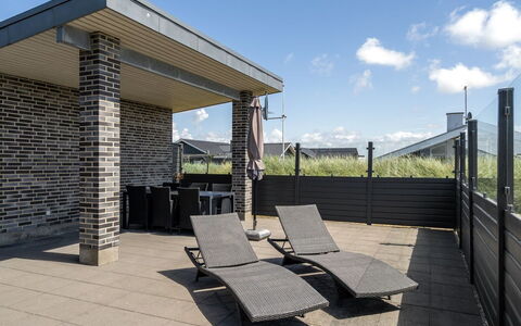Synthia - 300M from the Sea: Estate, Farm