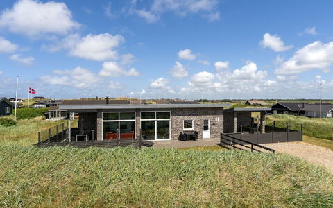 Synthia - 300M from the Sea: Estate, Farm