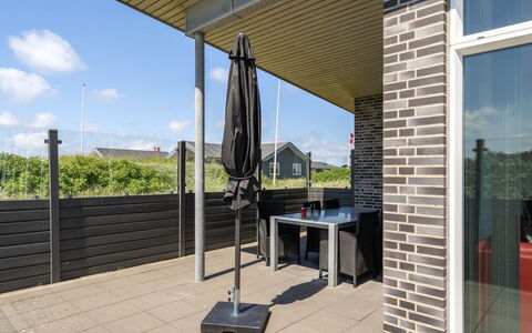 Synthia - 300M from the Sea: Estate, Farm