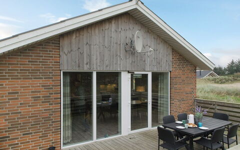 Hawarth - 300M to the Fjord: Cottage, Roof, Home, Slope, Hut, Siding