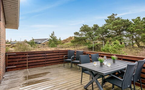 Hawarth - 300M to the Fjord: Shrub, Urban Design, Groundcover, Brick, Apartment, Estate, Brickwork, Balcony, Landscaping