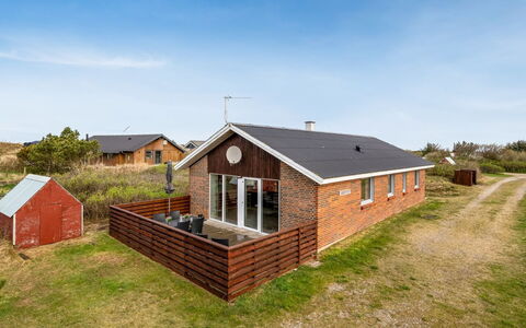 Hawarth - 300M to the Fjord: Shrub, Urban Design, Groundcover, Brick, Apartment, Estate, Brickwork, Balcony, Landscaping