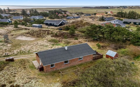 Hawarth - 300M to the Fjord: Shrub, Urban Design, Groundcover, Brick, Apartment, Estate, Brickwork, Balcony, Landscaping