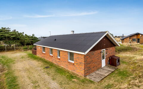 Hawarth - 300M to the Fjord: Shrub, Urban Design, Groundcover, Brick, Apartment, Estate, Brickwork, Balcony, Landscaping