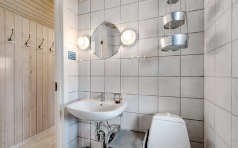 Elmeri - from the Sea: Flooring, Interior Design, Plumbing Fixture, Floor, Bathroom Sink, Bathroom, Ceiling, Sink, Plumbing, Tap