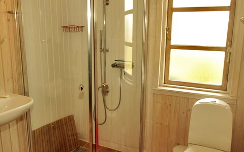 Soeren - from the Sea: Plumbing Fixture, Bathroom, Toilet Seat, Flooring, Wood, Floor, Toilet, Plumbing, Bathroom Sink, Interior Design