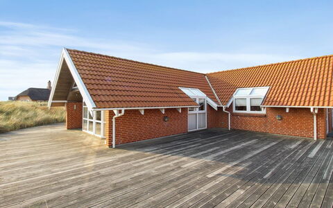 Drusilla - 800M from the Sea: Shrub, Urban Design, Groundcover, Brick, Apartment, Estate, Brickwork, Balcony, Landscaping