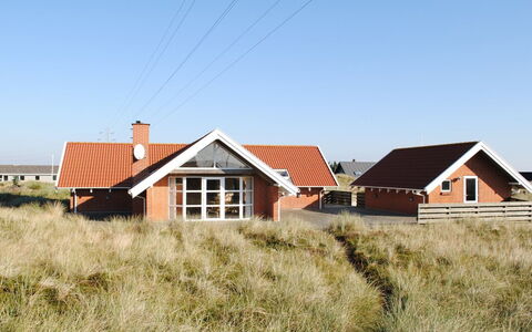 Drusilla - 800M from the Sea: Shrub, Urban Design, Groundcover, Brick, Apartment, Estate, Brickwork, Balcony, Landscaping