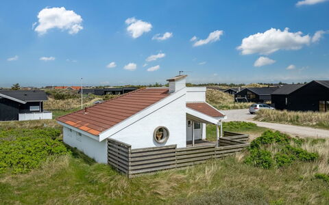 Jænis - from the Sea: Building, Grass, Roof, House, Home, Architecture, Cottage, Land Lot, Rural Area, Farmhouse