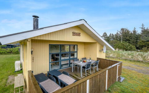 Gertine - 650M to the Fjord: Shrub, Urban Design, Groundcover, Brick, Apartment, Estate, Brickwork, Balcony, Landscaping