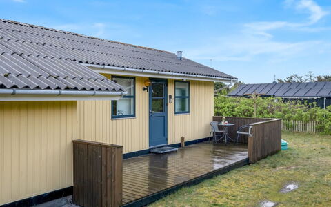 Gertine - 650M to the Fjord: Shrub, Urban Design, Groundcover, Brick, Apartment, Estate, Brickwork, Balcony, Landscaping