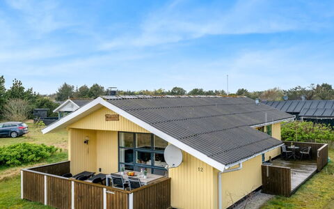 Gertine - 650M to the Fjord: Shrub, Urban Design, Groundcover, Brick, Apartment, Estate, Brickwork, Balcony, Landscaping