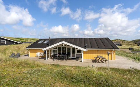 Malgest - 100M from the Sea: Estate, Farm