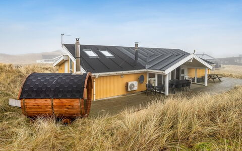 Malgest - 100M from the Sea: Roof, Land Lot, Cottage, Home, Rural Area, Shed, Siding, Garden Buildings, Log Cabin, Hut