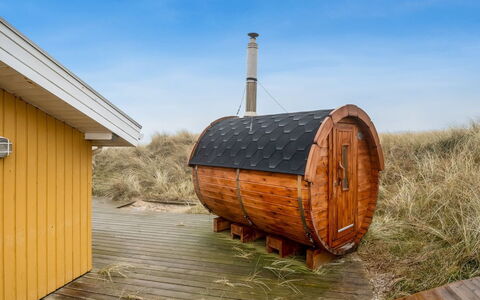 Malgest - 100M from the Sea: Roof, Land Lot, Cottage, Home, Rural Area, Shed, Siding, Garden Buildings, Log Cabin, Hut