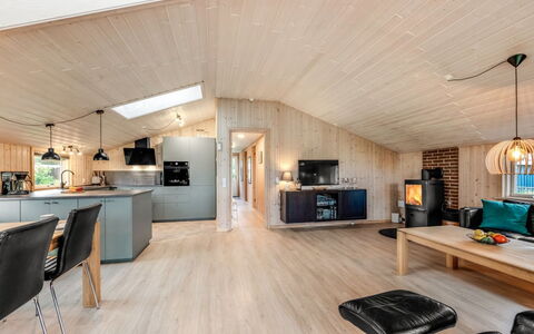 Everd - 500M to the Fjord: Roof, House, Home, Cottage, Siding, Estate, Driveway, Garden Buildings, Yard, Shed