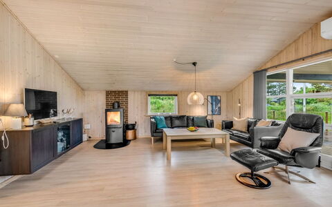 Everd - 500M to the Fjord: Roof, House, Home, Cottage, Siding, Estate, Driveway, Garden Buildings, Yard, Shed