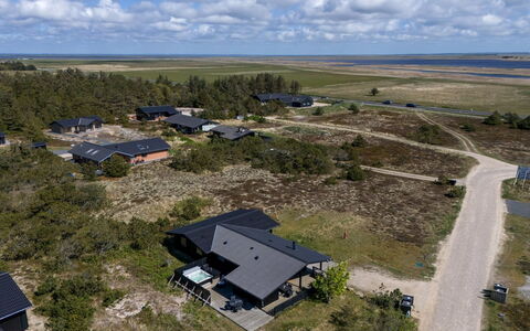 Brunkil - 500M from the Sea: House, Roof, Home, Cottage, Shed, Garden Buildings, Siding, Yard, Log Cabin, Hut