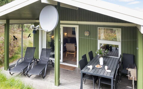 Tjordis - 600M to the Fjord: Grass, House, Roof, Home, Cottage, Shrub, Land Lot, Rural Area, Farmhouse, Groundcover