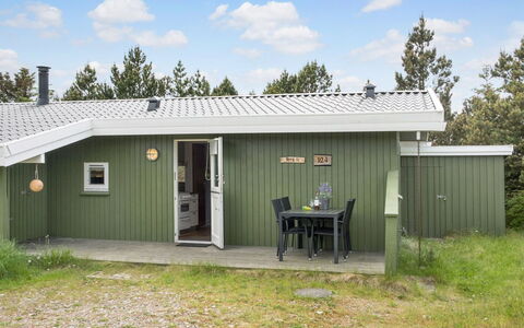 Tjordis - 600M to the Fjord: Grass, House, Roof, Home, Cottage, Shrub, Land Lot, Rural Area, Farmhouse, Groundcover