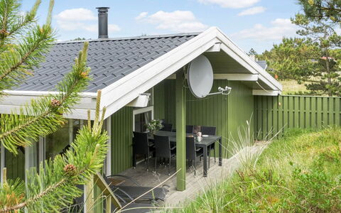 Tjordis - 600M to the Fjord: Grass, House, Roof, Home, Cottage, Shrub, Land Lot, Rural Area, Farmhouse, Groundcover