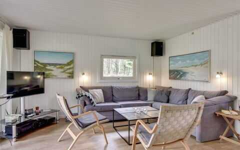 Tjordis - 600M to the Fjord: Grass, House, Roof, Home, Cottage, Shrub, Land Lot, Rural Area, Farmhouse, Groundcover