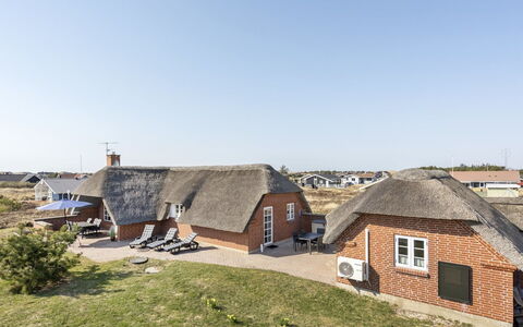 Lavina - 950M from the Sea: House, Roof, Home, Cottage, Shed, Garden Buildings, Siding, Yard, Log Cabin, Hut