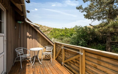 Dina - 200M to the Fjord: Cottage, Roof, Home, Slope, Hut, Siding