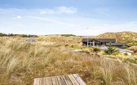 Dina - 200M to the Fjord: Cottage, Roof, Home, Slope, Hut, Siding