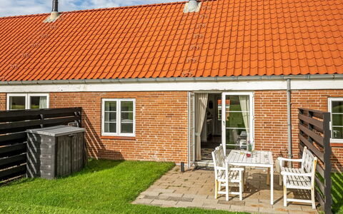 Smeralda - 200M from the Sea: House, Roof, Home, Cottage, Shed, Garden Buildings, Siding, Yard, Log Cabin, Hut