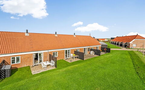 Smeralda - 200M from the Sea: House, Roof, Home, Cottage, Shed, Garden Buildings, Siding, Yard, Log Cabin, Hut