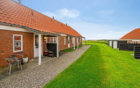 Smeralda - 200M from the Sea: House, Roof, Home, Cottage, Shed, Garden Buildings, Siding, Yard, Log Cabin, Hut