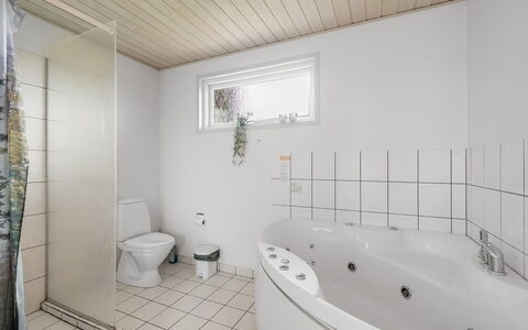 Erland - 500M from the Sea: Flooring, Floor, Plumbing Fixture, Interior Design, Ceiling, Bathroom, Plumbing, Room, Tap, Bathtub