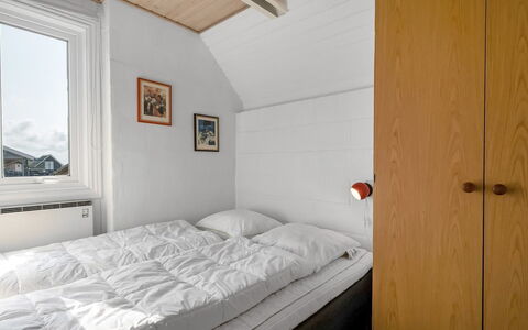 Iines - 200M from the Sea: Wall, Wood, Bedroom, Floor, Flooring, Bed, Bed Sheet, Ceiling, Bedding, Bed Frame