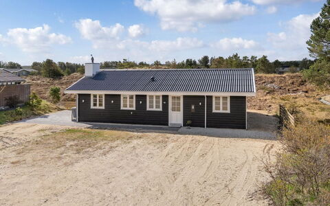 Ibo - 900M from the Sea: Cottage, Shed, Hut, Farmhouse, Prairie, Shack, Barn, Log Cabin, Garden Buildings