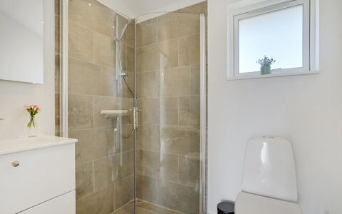 Mauri - 350M from the Sea: Flooring, Wall, Floor, Bathroom, Interior Design, Plumbing Fixture, Toilet, Plumbing, Lighting, Room