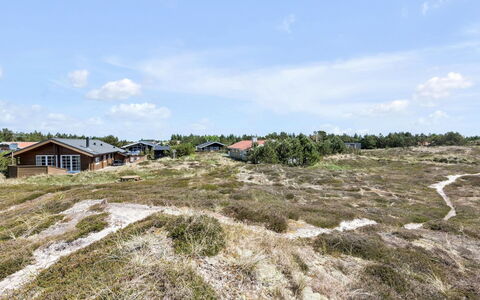 Eggerich - 900M from the Sea: Shrub, Urban Design, Groundcover, Brick, Apartment, Estate, Brickwork, Balcony, Landscaping