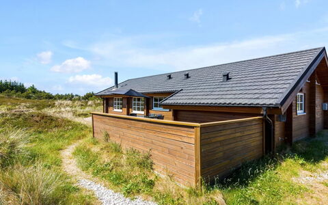 Eggerich - 900M from the Sea: Shrub, Urban Design, Groundcover, Brick, Apartment, Estate, Brickwork, Balcony, Landscaping