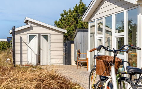 Avelin - 800M from the Sea: Cottage, Shed, Hut, Farmhouse, Prairie, Shack, Barn, Log Cabin, Garden Buildings