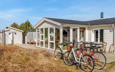 Avelin - 800M from the Sea: Cottage, Shed, Hut, Farmhouse, Prairie, Shack, Barn, Log Cabin, Garden Buildings