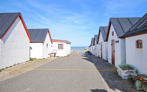 Avelin - 800M from the Sea: Cottage, Shed, Hut, Farmhouse, Prairie, Shack, Barn, Log Cabin, Garden Buildings