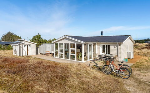 Avelin - 800M from the Sea: Cottage, Shed, Hut, Farmhouse, Prairie, Shack, Barn, Log Cabin, Garden Buildings