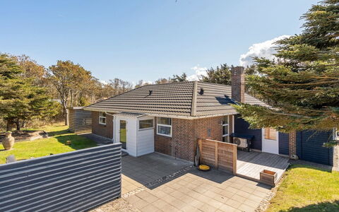 Örjan - 400M from the Sea: Wood, House, Cottage, Home, Roof, Rural Area, Siding, Log Cabin, Garden Buildings, Hardwood
