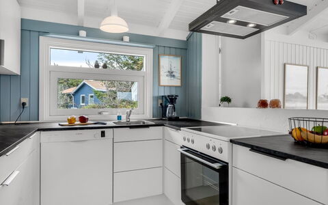 Laurentius - 300M from the Sea: Kitchen, Countertop, Kitchen Appliance, Flooring, Cabinetry, Major Appliance, Interior Design, Home Appliance, Floor, Kitchen Stove